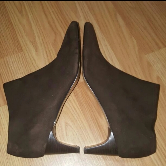 Lord & Taylor Sz: 10 M Brown Suede Ankle Boots - Picture 2 of 4